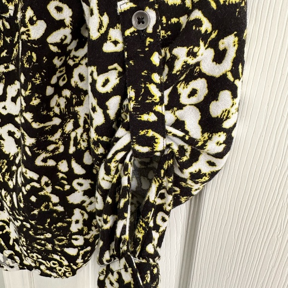 Button down blouse - Picture 2 of 3